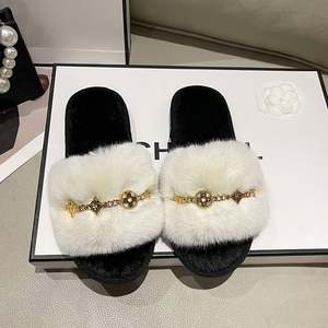 Nouveauté Pantoufles en fausse fourrure pour femmes, antidérapantes, silencieuses, à chaîne métallique - Product Image 5