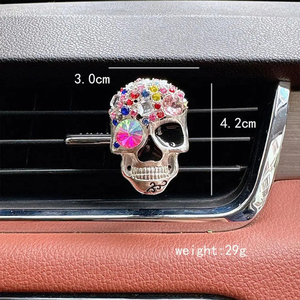 Decoración de ventilación de aire para coche, Clip de aromaterapia con <span class=keywords><strong>Perfume</strong></span> de calavera fantasma bonito con decoración Interior de coche de diamante, aromaterapia para coche - Product Image 5