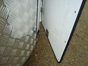 Superior Tailored 2-Horse Straight Load <b>Float</b> with Integrated Cupboard for European Horse Transport - Product Image 5