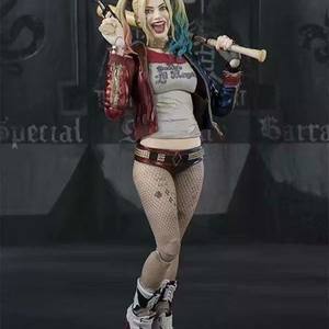 Figura de Acción Coleccionable de PVC de NECA SHF Suicide Squad para Quinn con Embalaje en Caja de Color - Product Image 1
