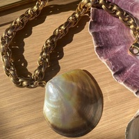 Collier pendentif coquillage MECYLIFE, coquille de palourde naturelle surdimensionnée, esthétique sirène, bijou de luxe personnalisé pour la plage et la danse
