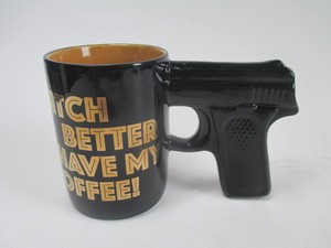 Vente en gros de tasses en céramique 3D avec poignée en forme de pistolet, design personnalisé, tasses en céramique 3D moulées, cadeaux promotionnels en céramique - Product Image 1