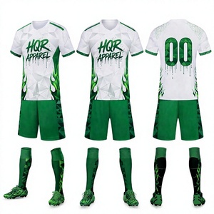 Ensemble de maillot de football personnalisé en polyester 100% avec transfert thermique, blanc et vert, respirant, antibactérien, avec short et chaussettes - Product Image 1
