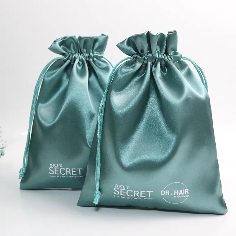 Grosir tas satin hijau dengan logo layar sutra 4 "x 6" tas tali sepatu satin tas kantong satin kustom dengan logo