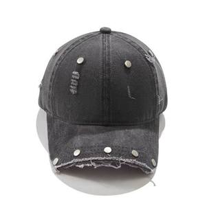 Casquettes de baseball en coton délavé pour hommes, personnalisées avec strass, à visière courbée, ajustées, style hip-hop, effet vieilli et déchiré, avec détails métalliques - Product Image 3
