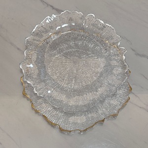 Assiette de Présentation en Plastique 20-20,9 cm Bord Doré Motif Rayé Transparent Utilisation Hôtelière Service Alimentaire - Product Image 1