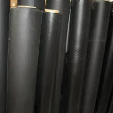 Película de acolchado agrícola de HDPE negra y blanca de tamaño personalizado, tipo soplado, compostable, para controlar la humedad del suelo en granjas. - Product Image 5