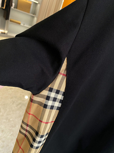 เสื้อยืดแขนสั้นลายตาราง Burberry สีดำลำลอง ระบายอากาศได้ดี ผลิตจากผ้าฝ้าย 100% สำหรับผู้ชาย ขายส่งจากโรงงาน - Product Image 4