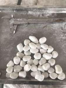 Source réputée pour les pierres de gravier rondes naturelles de galets blancs dégringolées vietnamiennes pour l'aménagement paysager extérieur - Product Image 6