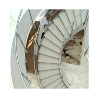 Escalier moderne en bois, pierre et verre, à marches droites, courbes et cercles, de haute qualité