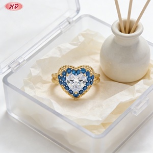 Bague de luxe pour femme en laiton plaqué or 18 carats avec double halo en forme de cœur, sertie de zircon et saphir bleu de laboratoire, idéale pour les fêtes et mariages - Product Image 6