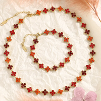 Collier élégant avec pierres précieuses florales, design à maillons en cristal coloré, bijoux tendance pour femmes, design personnalisé