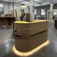 Comptoir de réception en travertin beige, comptoir de bureau incurvé, mobilier moderne pour hall d'hôtel, fabrication sur mesure OEM/ODM