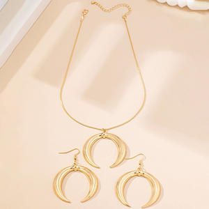 Nouveau à la mode en forme de C petit croissant boucles d'oreilles collier ensemble de bijoux de mode - Product Image 2