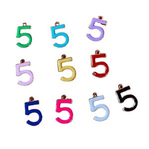Dijes de aleación de metal para fabricación de joyas, 5 charms de diseño con número personalizado, 10 colores de esmalte - Product Image 1