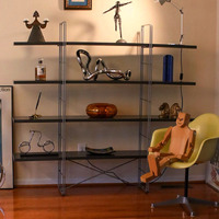 Étagère de présentation multi-niveaux sans dossier en métal, style nordique, inspirée du design minimaliste moderne, pour rangement simple