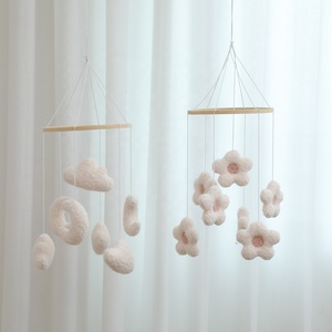 Ins populaire musical bébé pépinière Mobile neutre <span class=keywords><strong>lune</strong></span> et nuage avec marguerite fleur Boucle Mobile pour bébé - Product Image 1