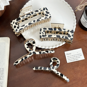 Cô chia sẻ ODM phiên bản tiếng Hàn của mô hình con bò Retro kích thước lớn móng vuốt tóc bằng nhựa - Product Image 6