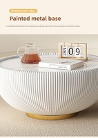 Table basse de style crème en marbre et bois, luxe léger, pour salon de petit appartement, tendance influenceur
