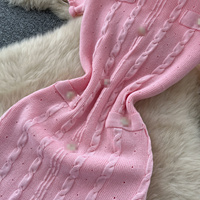 Robe décontractée pour femme à manches courtes en maille torsadée avec boutons décoratifs, coupe ajustée, longueur midi, idéale pour le quotidien