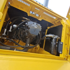 Mini-excavatrice sur chenilles Komatsu PC30MR d'occasion, 3 tonnes, moteur PLC, pompe, roulement, modèle 2023, bon état, moteur et boîte de vitesses japonais - Product Image 2