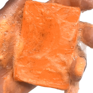 Jabón Facial Sólido Artesanal de Cúrcuma Orgánica, Limón y Ácido Kójico, No Transparente, Aclarante y Blanqueador Natural para Todo Tipo de Piel - Product Image 1