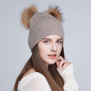 Ailin — <span class=keywords><strong>bonnet</strong></span> tricoté en laine pour <span class=keywords><strong>femme</strong></span>, chapeau à haute élasticité, avec deux pompons en fourrure naturelle, personnalisé, vente en gros - Product Image 2