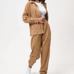 Conjuntos de Camisa Holgada con Botones y Pantalones Cargo de Pana con Cintura Elástica Recta para Mujer, con Logotipo Personalizado OEM - Product Image 2