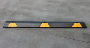 Borne de stationnement en caoutchouc robuste jaune et noir de 1650 mm, norme australienne et néo-zélandaise, pour avertissement de circulation et sécurité Wesure - Product Image 3