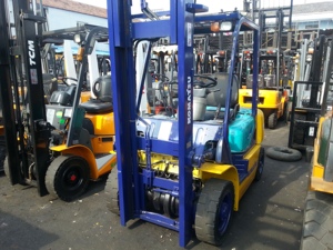 <b>Used</b> Komatsu FD30 Original Japan Forklift 3 Ton Diesel 2012 Model 4X4 Drive Two Stage Mast 1 Year Warranty Good Condition Sale - Product Image 3