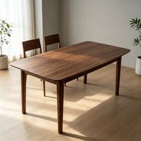 Table à manger en bois, style nordique scandinave, salon, appartement, hôtel, restaurant, polyvalente, pratique, utile
