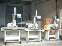 Machine à coudre automatique pour oreillers et coussins, avec points de surjet et points de garniture pour motifs