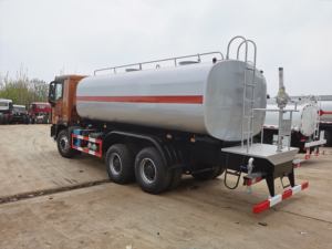 Foton Sinotruk Howo usado 6*4 25000 litros diesel aceite transportador capacidad tanque de combustible camión cisterna para la venta - Product Image 4