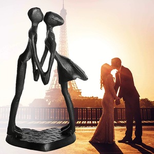 Figura Vintage de Pareja de Hierro Fundido Negro, Estatua Abstracta de Amantes que se Tienden la Mano, Base en Forma de Corazón, Escultura de Arte Metálico - Product Image 5