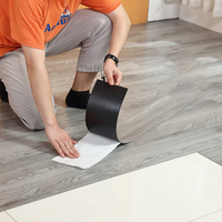 LVT Carreau de vinyle de luxe en PVC auto-adhésif imperméable à l'eau 1.5mm 2mm multicolore