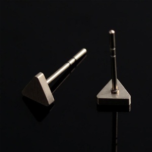 Pendientes de Cartílago Triangulares de Aleación de Titanio Zoryn G23, Joyería Minimalista Personalizada para Perforación de Oreja, Barra de 12mm - Product Image 4