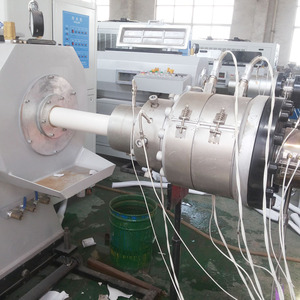 Ligne de production automatique de tuyaux d'égout en PVC UPVC à double vis avec pompe, moteur et boîte de vitesses - Product Image 4