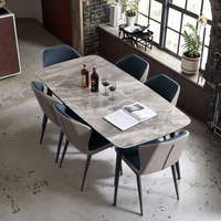 Ensemble table et chaises de salle à manger de luxe italien, moderne et simple, pour petit appartement urbain, avec plateau rectangulaire en pierre de type ventre de cheval.