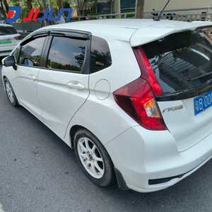 Véhicule compact Honda Fit d'<span class=keywords><strong>occasion</strong></span> bien entretenu avec un faible kilométrage et un excellent état - Product Image 4