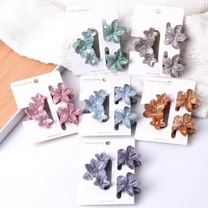 مجموعة زهور الفرانجيباني البلاستيكية MIO 6+4 سم، 3 قطع بألوان موراندي، مشبك شعر نسائي أنيق لحفلات الزفاف - Product Image 5