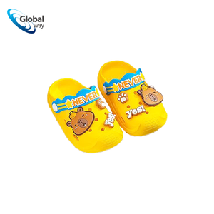 Cute Capybara Kids <span class=keywords><strong>Crocs</strong></span>: Sandales de jardin respirantes et légères avec motif animal de dessin animé-Pantoufles d'été confortables à enfiler - Product Image 3