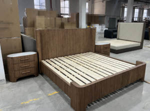 FERLY Elegante Letto King Size in Legno con Comodini Set Completo di Mobili di Lusso per Camera da Letto - Product Image 4