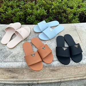 Sandalias Planas de Mujer al por Mayor, Color Sólido, con Logotipo Metálico Triangular, Versátiles para Verano y Uso Casual al Aire Libre - Product Image 5