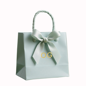 Sacs de shopping en papier personnalisés de luxe avec logo |   Emballage en papier d'art de qualité supérieure pour les cosmétiques et les vêtements |   Sacs cadeaux avec estampage doré - Product Image 5