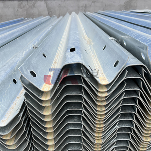 Barandilla de estructura de acero de dos ondas Venta al por mayor Seguridad de tráfico a lo largo de un cinturón Corredor de una carretera W Beam Highway <span class=keywords><strong>Guardrail</strong></span> - Product Image 3