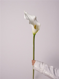 Grandes fleurs artificielles réalistes de 39 pouces à longue tige, Calla Lily, <span class=keywords><strong>Arum</strong></span> Lilies, pour <span class=keywords><strong>la</strong></span> décoration de <span class=keywords><strong>la</strong></span> maison, de <span class=keywords><strong>la</strong></span> cuisine, des mariages, des fêtes et des bureaux - Product Image 4