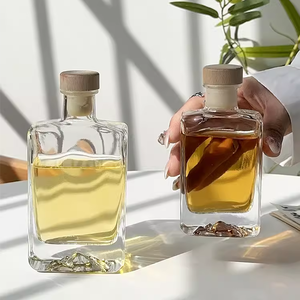 Bán buôn 250ml 500ml vuông rỗng Brandy Whisky rượu chai Vodka Chai thủy tinh với nút chai - Product Image 2