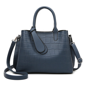 Women's <b>Tote</b> Handbags Crossbody Bag PU Leather Zipper Solid Color Daily Going Out Wine Black Gray Brown - Product Image 2