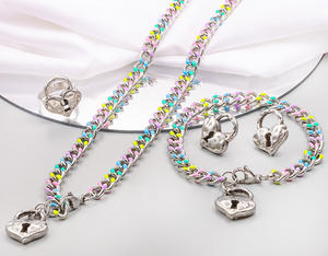 Solicita Catálogo <span class=keywords><strong>UNO</strong></span> Juego <span class=keywords><strong>de</strong></span> Joyería <span class=keywords><strong>de</strong></span> Collar y Pulsera con Cadena <span class=keywords><strong>de</strong></span> Eslabones Coloridos y Candado <span class=keywords><strong>de</strong></span> Corazón <span class=keywords><strong>de</strong></span> <span class=keywords><strong>50</strong></span> Piezas Precio <span class=keywords><strong>de</strong></span> Fábrica al Por Mayor - Product Image 1