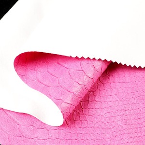Tessuto in Pelle Sintetica PVC Goffrato Coccodrillo <span class=keywords><strong>Rosa</strong></span> 1.1mm - Resistente all'Abrasione per Borse, Scarpe, Accessori, Divani, Sedili Auto, Bagagli - Product Image 4